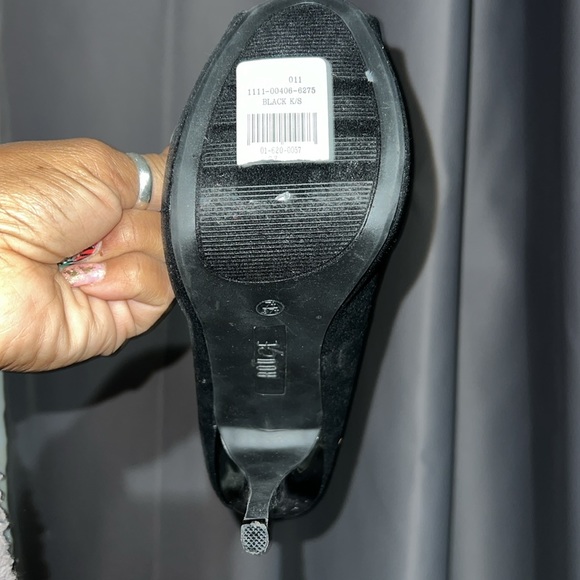 Heels - Picture 3 of 4